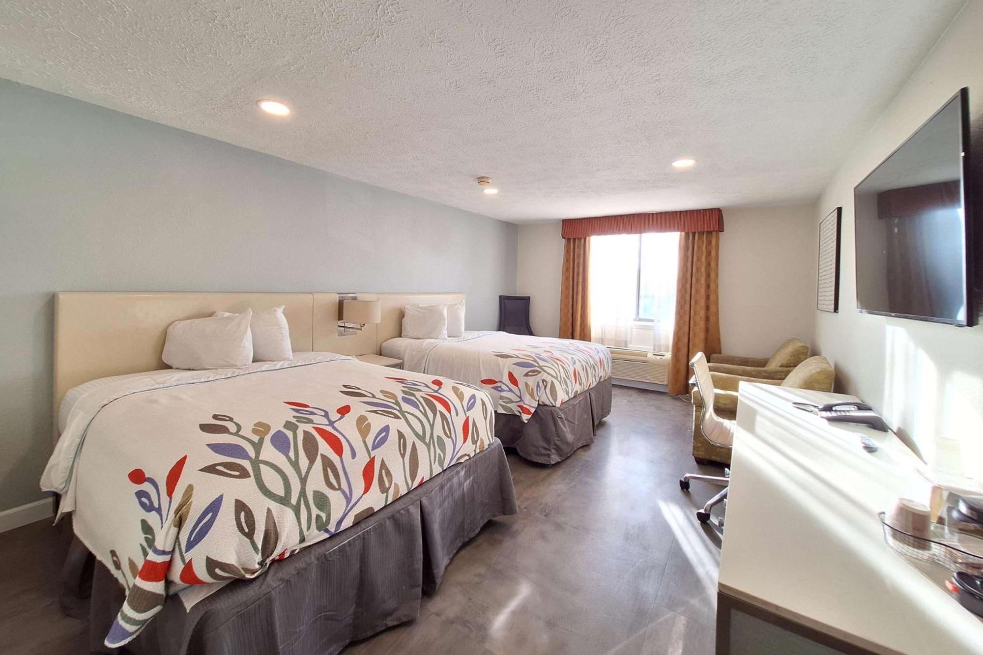 Travelodge By Wyndham Indianapolis Speedway 외부 사진