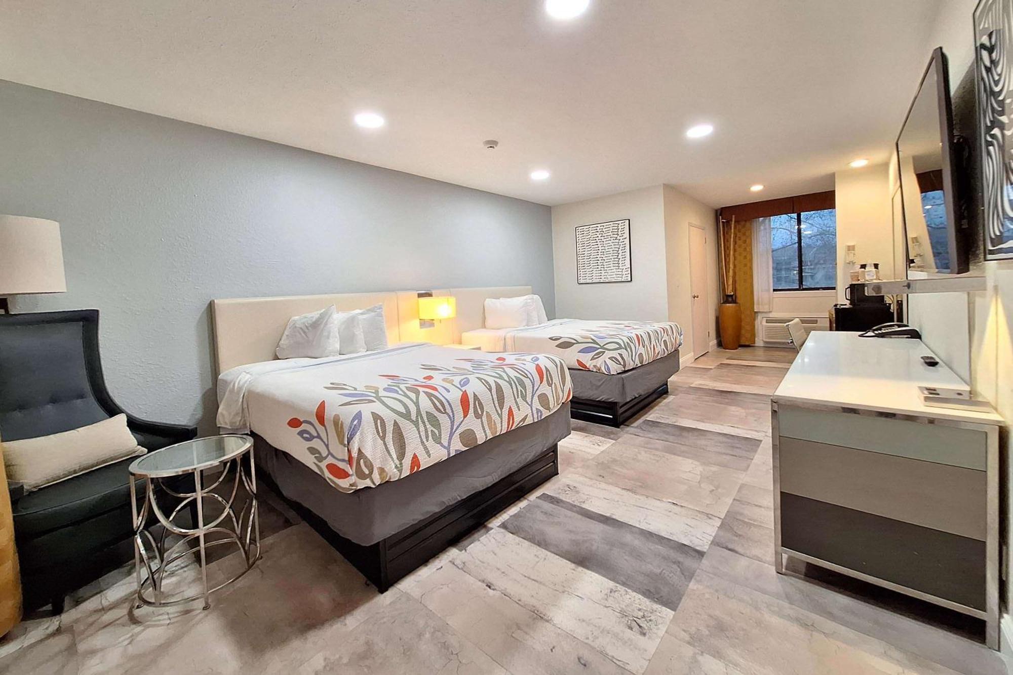 Travelodge By Wyndham Indianapolis Speedway 외부 사진