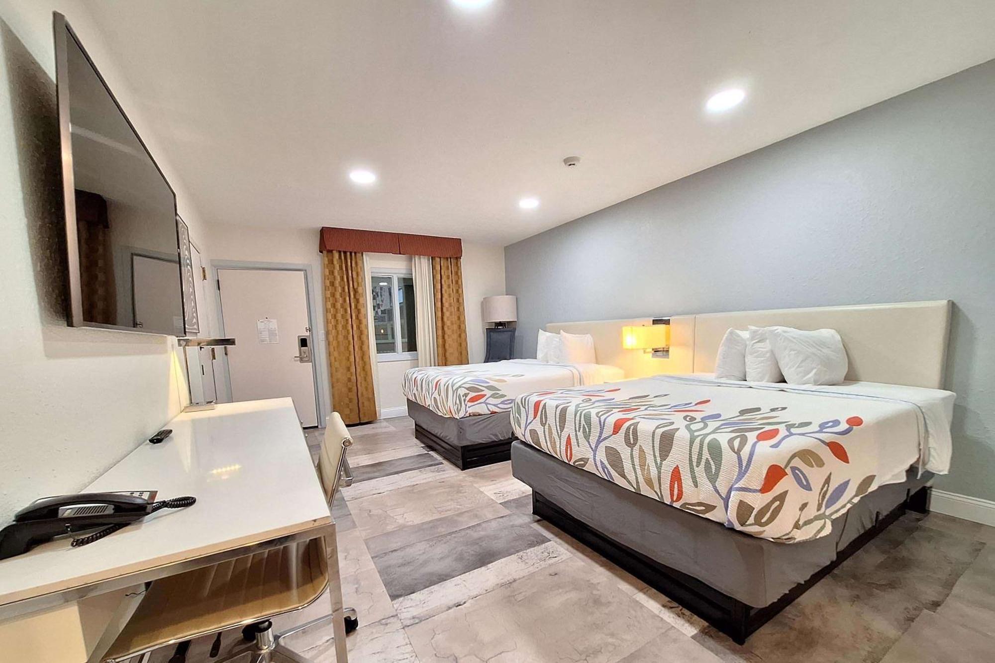 Travelodge By Wyndham Indianapolis Speedway 외부 사진